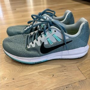Women’s Nike Zoom Structure 20 - size 7